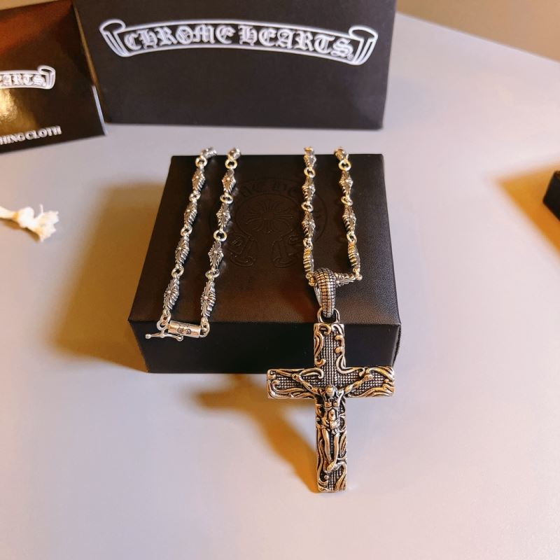 Ch*0me He**ts necklaces